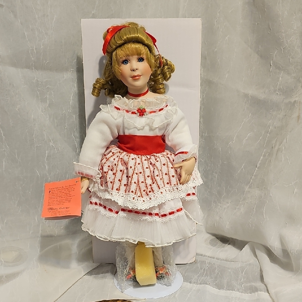 VTG Paradise Galleries Porcelain Doll - Valerie Holiday Greeting Plays Music!!